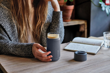 Лого трейд pекламные продукты фото: Дорожный стакан из стекла Black+Blum 340 мл